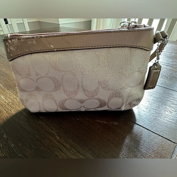 Coach signature logo wrislet - Picture 7 of 11